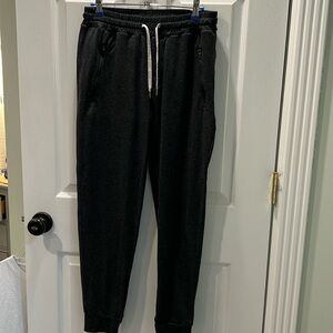 Vuori dark grey heathered joggers in perfect condition. Super soft material.